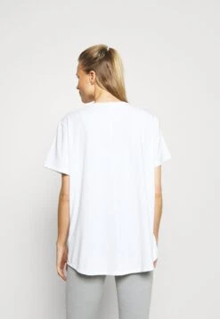 Nike Performance One Luxe - T-Shirt De Sport - White -Mode et Luxe Boutique c4b5191bc78a48bcbd57401aedfb9ab5