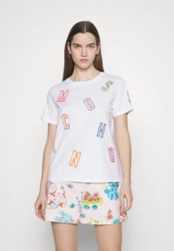 MOSCHINO T-Shirt Imprimé - Fantasy White 12 MOSCHINO T-Shirt Imprimé - Fantasy White -Mode et Luxe Boutique c5bdfa1b1a3e4e50bb01e1e1abc2d9f0