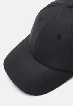 Rains Unisex - Casquette - Black 11 Rains Unisex - Casquette - Black -Mode et Luxe Boutique c65b7a7062d24697b8af914eff140590