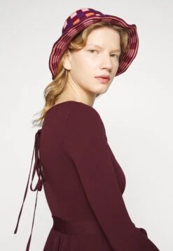 Long Sleeve Dress - Robe Pull - Plum -Mode et Luxe Boutique c83ee25a64e740ea9eedbf81d2cb9c92