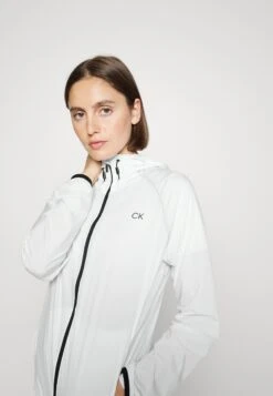 Arena - Veste Sans Manches - White 12 Arena - Veste Sans Manches - White -Mode et Luxe Boutique cf86f542a99c4a95a4c2f5af941619dc