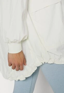 Sweaty Betty Free Fall Jacket - Parka - White -Mode et Luxe Boutique d5b3d64e0615406a9ad1a974cafc40c2