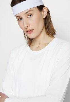 Athleta Ultimate Train Top - T-Shirt De Sport - Bright White -Mode et Luxe Boutique dc549f12d2784267a2505226f202a81b