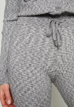 Athleta Revolve Pant - Pantalon Classique - Grey Heather -Mode et Luxe Boutique dfb82a363dc649be8c1d4ca7ceeea6af