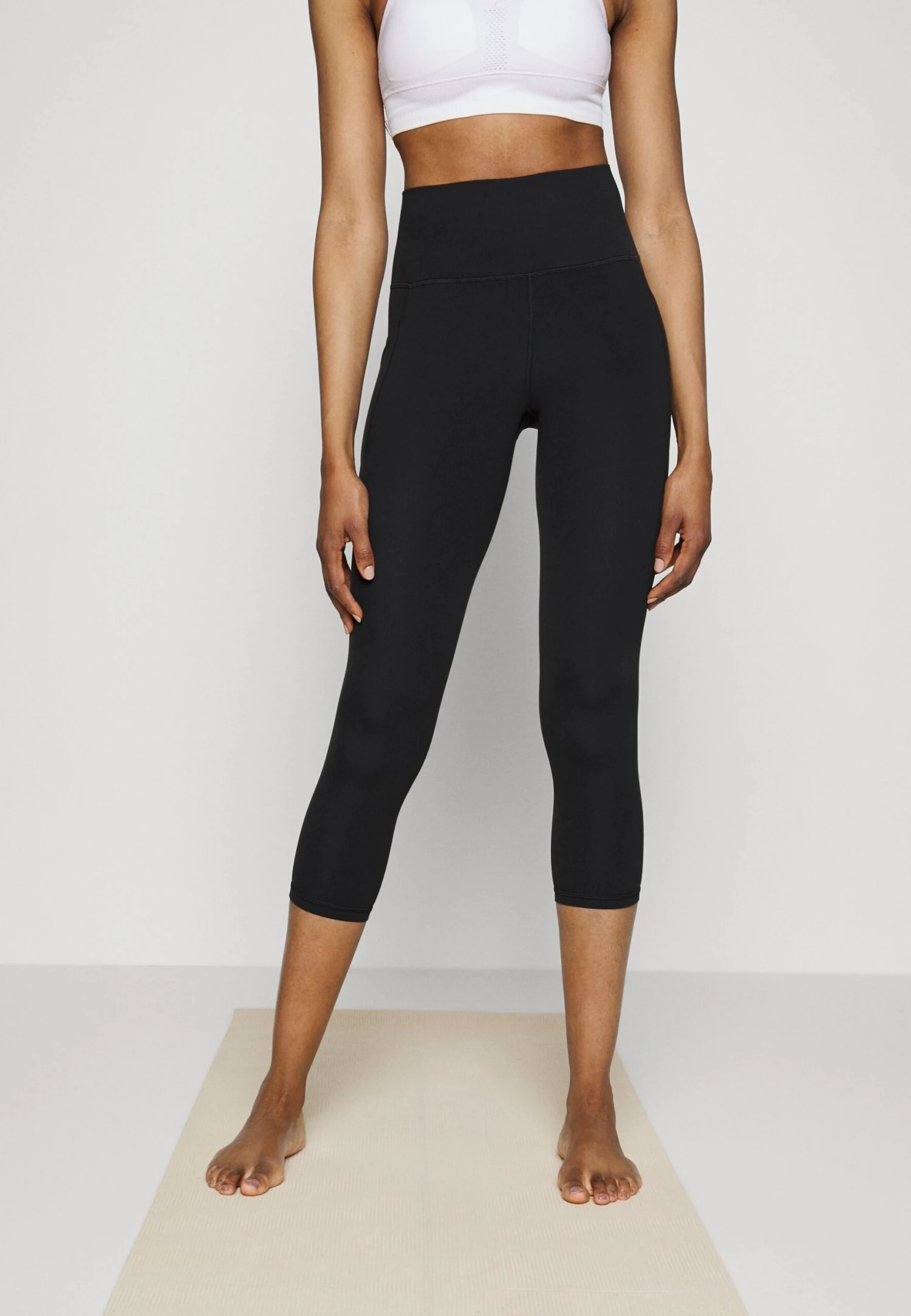 Athleta Salutation Stash Pocket Capri - Collants - Black 3 Athleta Salutation Stash Pocket Capri - Collants - Black