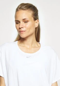 Nike Performance One Luxe - T-Shirt De Sport - White -Mode et Luxe Boutique ee4ce88a876b4d6785d7a6dfca5f67e4
