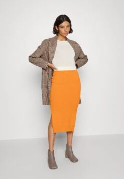 ELLEME Midi Spongy Skirt - Jupe Crayon - Orange -Mode et Luxe Boutique ef106eff2dcf4440a80e3fbcdb5afcc3