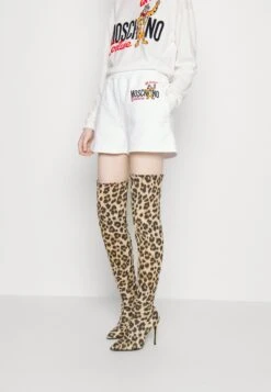 MOSCHINO Short - Fantasy White 12 MOSCHINO Short - Fantasy White -Mode et Luxe Boutique f151c9146b1e4ef98b0481f8823e8106