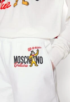 MOSCHINO Short - Fantasy White 17 MOSCHINO Short - Fantasy White -Mode et Luxe Boutique f85312c4db23421585a7a715d404c71d