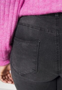 Oncwauw - Jean Bootcut - Washed Black -Mode et Luxe Boutique f938f7a0d3be4fc98a88d4c345eb7655