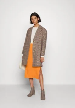 ELLEME Midi Spongy Skirt - Jupe Crayon - Orange -Mode et Luxe Boutique faf9d3393bbc4b4e925de59892711e3c