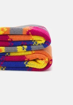 GCDS Rainbow Unisex - Écharpe - Mix -Mode et Luxe Boutique fb78831a95c34e5d9d0aee4f97cd4100