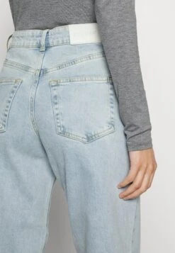 IVY OAK Jean Boyfriend - Washed Light Blue -Mode et Luxe Boutique fc19653f2ede4eb49b53aa526c0f93af