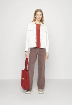 Devant 17 Devant -Mode et Luxe Boutique fd19d8dc134b432f998925903a0e3255